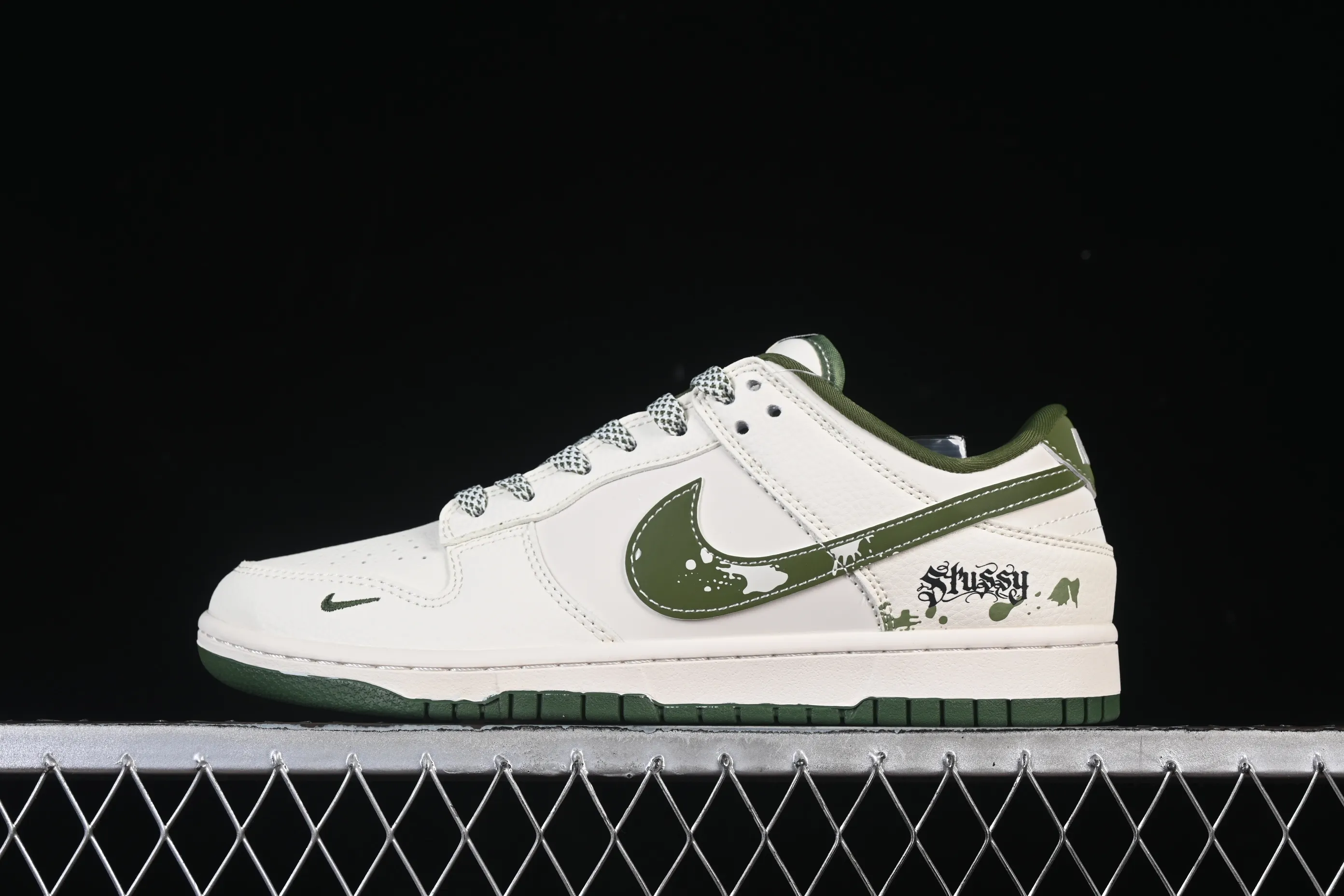 All categories Nk SB Dunk Series Nk SB Dunk Low High-end customized low-top sneakers Nike SB Dunk Low Stusi co-branded splash green hook Anniversary high-end customized low-top casual sneakers XS6089-608